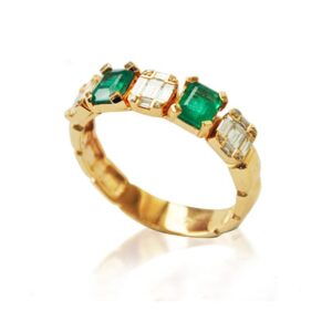 Anello in oro bianco con diamanti e smeraldi | Gioielleria Caruso Napoli