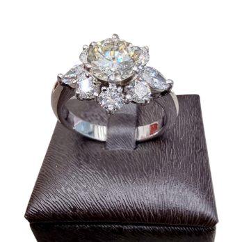 Anello Caruso con diamanti taglio brillante | Gioielleria Caruso Napoli